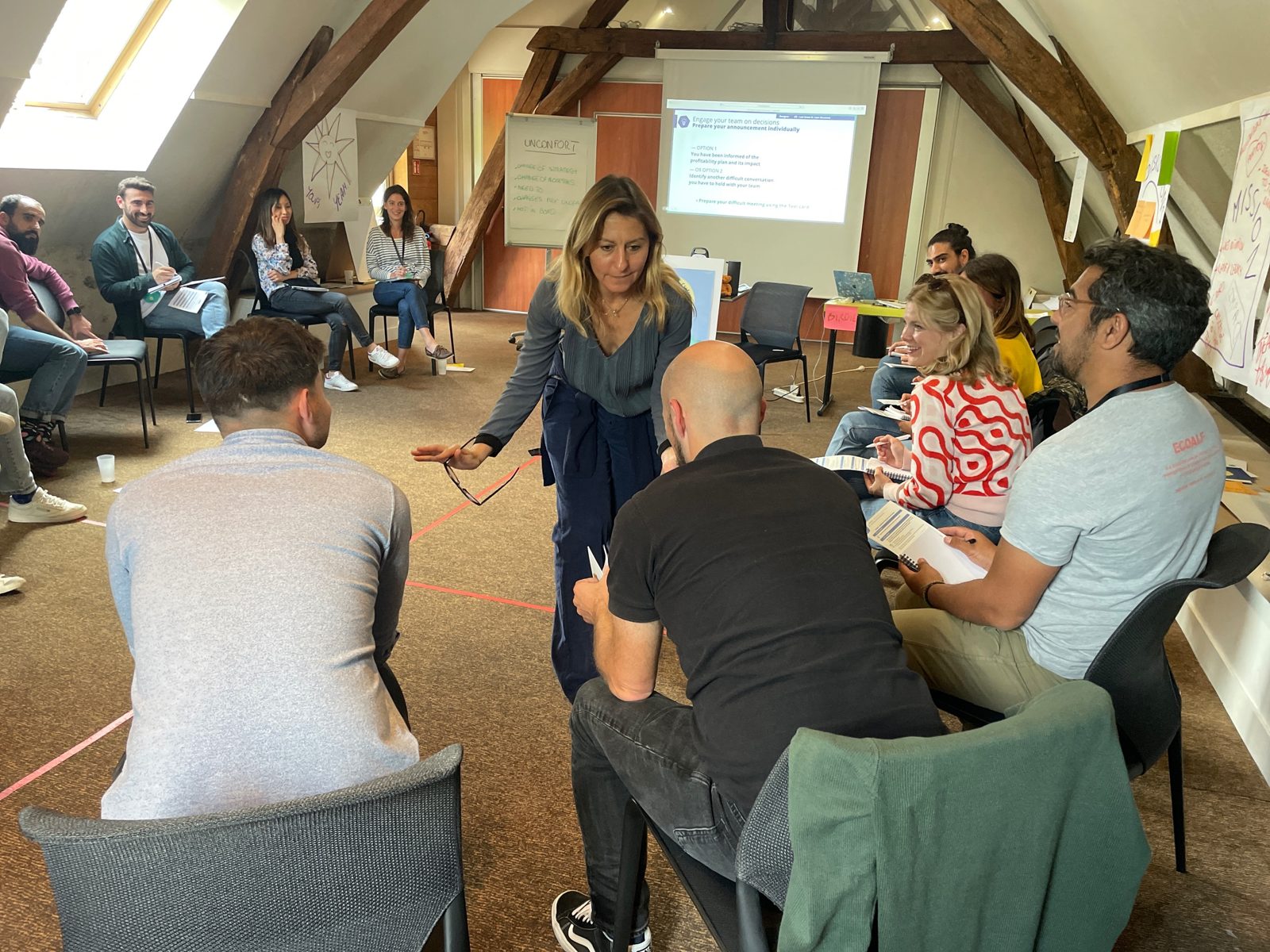 Elise Taub facilitating a leadership seminar